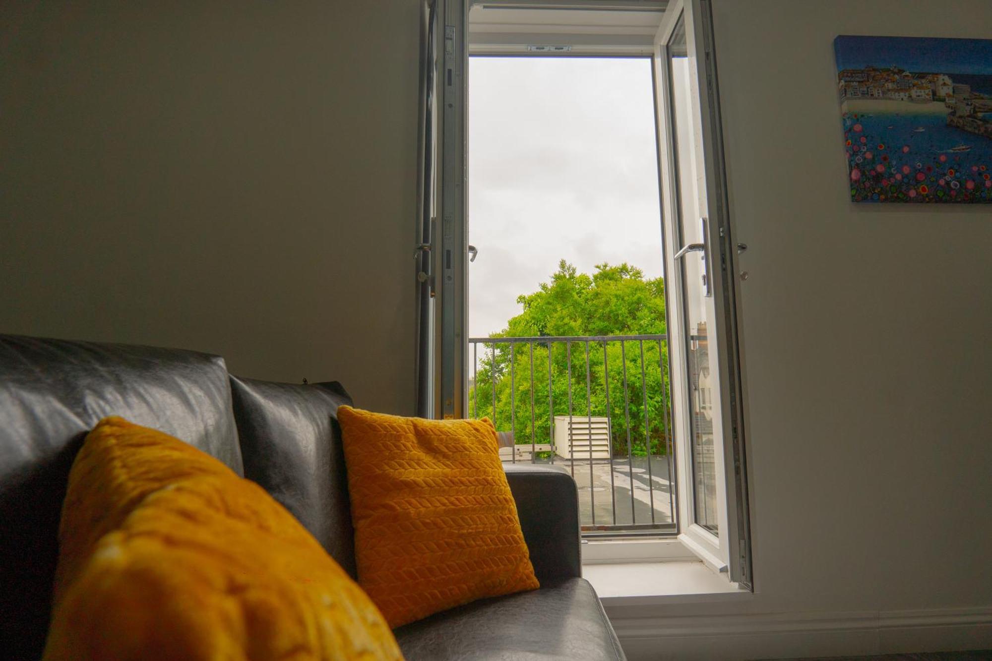 Modern Apartments Near Cardiff City Centre מראה חיצוני תמונה